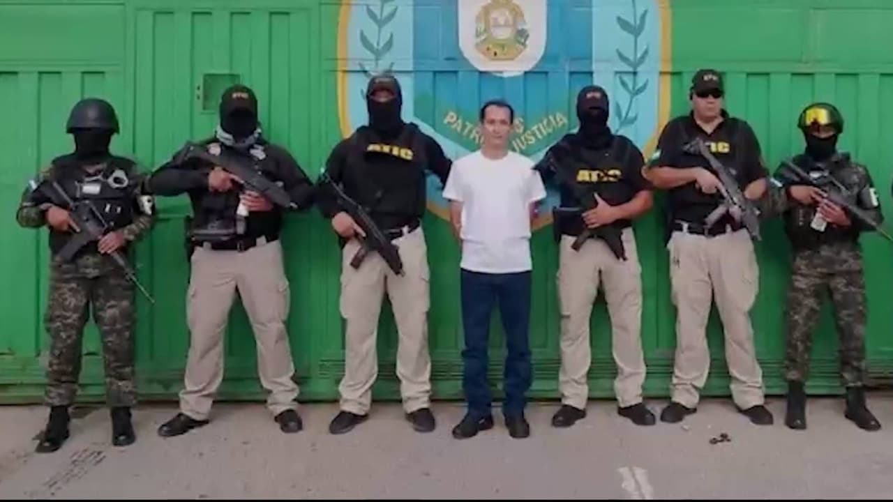 Larry Krasner anunció cargos contra presunto asesino extraditado de Honduras tras 26 años