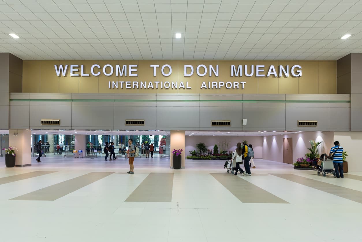<h3 class="cms-H3-H3">Aeropuerto Internacional Don Mueang (DMK), Tailandia</h3>
<br>
<br>Es uno de los dos aeropuertos internacionales que dan servicio a Bangkok. Está situado entre dos campos de golf, lo que lo convierte en otro aeropuerto peligroso.
<br>