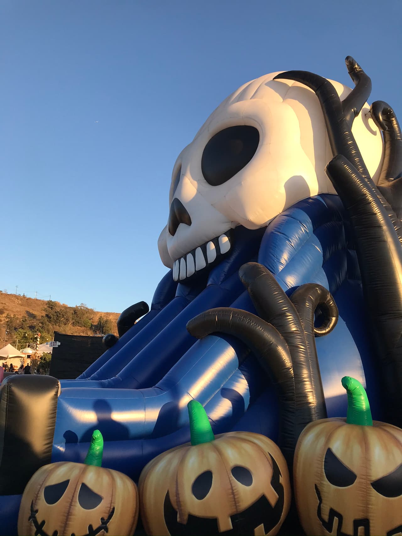 Y si lo que quieren es saltar un gigantesco colchón inflable estará a disposición.