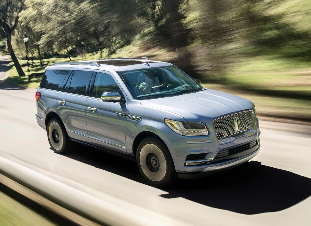 <h3 class="cms-H3-H3"><b>SUV de lujo de tamaño completo</b></h3>
<br>
<br>
<b>Vehículo dominante:</b> Lincoln Navigator
<br>
<b>Porcentaje de unidades vendidas con más de 200k millas:</b> 2.6%
<br>
<b>Comparado con el promedio del segmento:</b> 2.0x
<br>
<br>El 2.6%
<b> </b>de las unidades de la camioneta SUV de lujo de Lincoln, vendidas en 2019, alcanzaron o sobrepasaron las 200,000 millas.