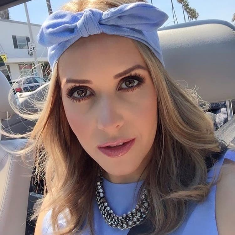 ¡Qué hermosa se ve 
<a href="http://www.instagram.com/erikareynaonair/">Erika</a> con esta combinación!