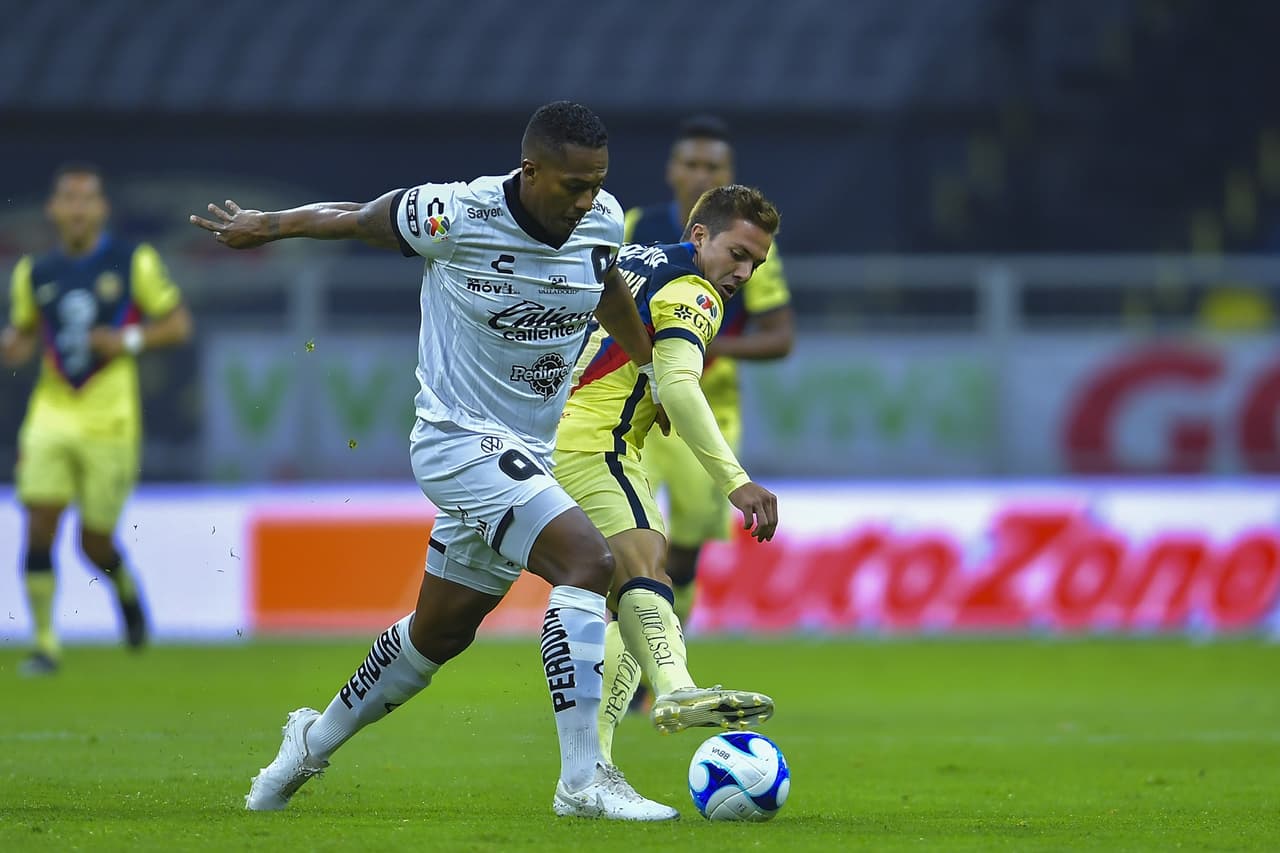 Desde los 12’ del juego, Doldán salió expulsado. Naveda (26’) marcó el primero para adelantar a las Águilas y Sepúlveda (45+1’) emparejó los cartones. En la recta final apareció Henry Martin (84’) para hacer el tanto de la victoria. Las Águilas llegaron a 13 unidades y son líderes; Gallos se quedó en 9. En la J7, América visitará al Atlas y Gallos recibirá al Puebla.