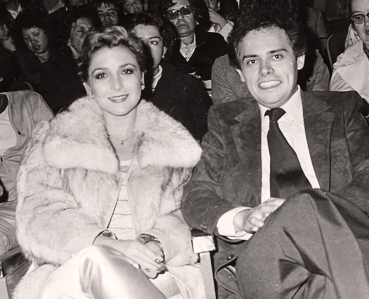 El cantante y comediante de origen venezolano Raúl Vale estuvo casado con la cantante mexicana Angélica María, también conocida como "La Novia de México".