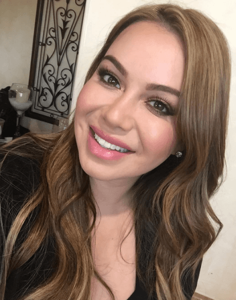 Castaño oscuro y muy largo, esas también han sido de sus opciones predilectas.