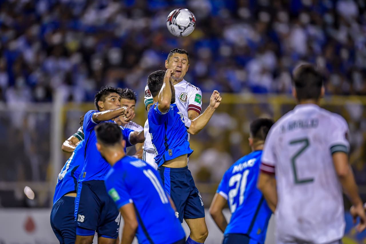 Con anotaciones de Héctor Moreno y Raúl Alonso Jiménez, México vence 0-2 a El Salvador.