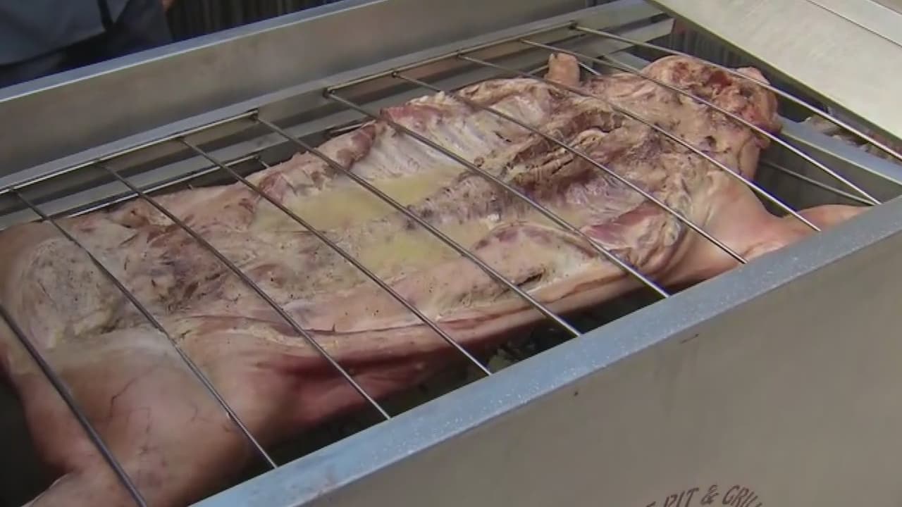 Familia cubana comparte sus tradiciones para la cena de Nochebuena