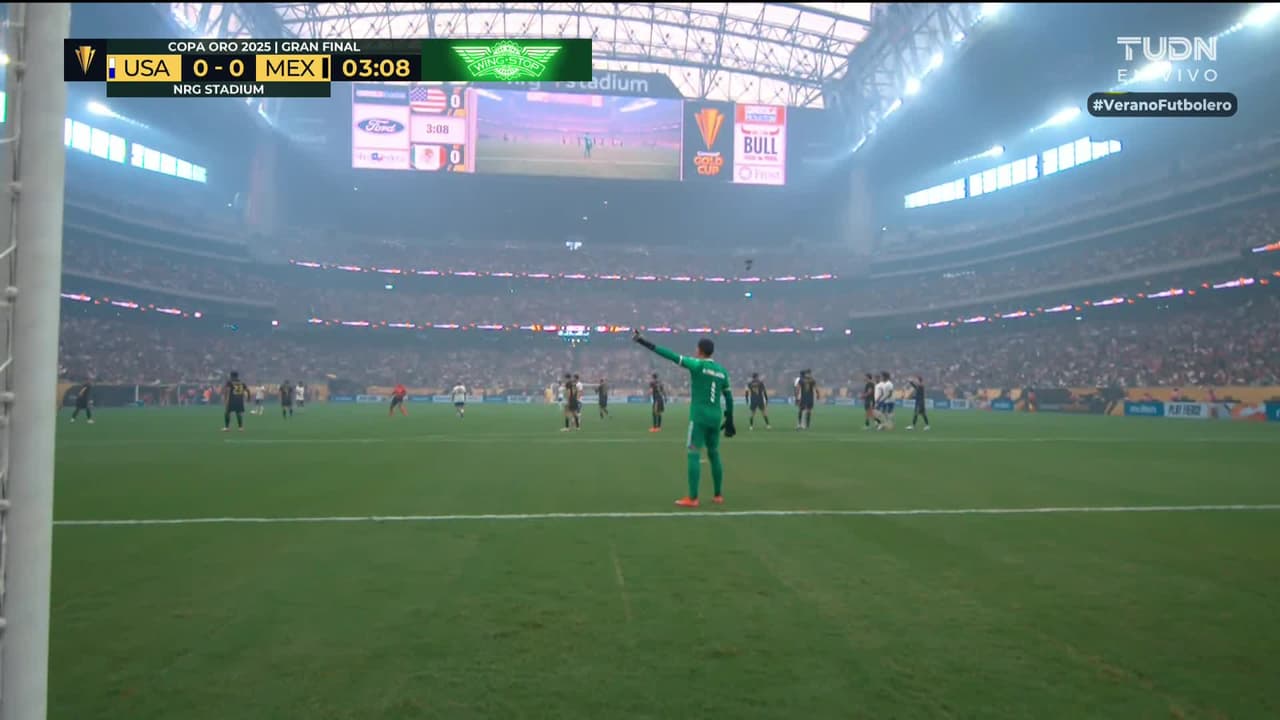 ¡GOL!  anota para Estados Unidos. Chris Richards