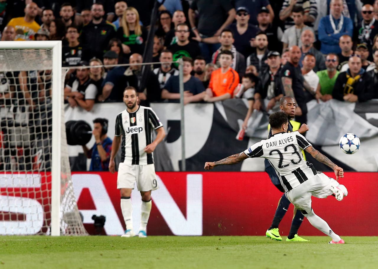 Una pintura de gol para el ex Barcelona que de pierna derecha, sin dejarla caer, sacó el latigazo que Subasic no pudo contener pese a su esfuerzo.