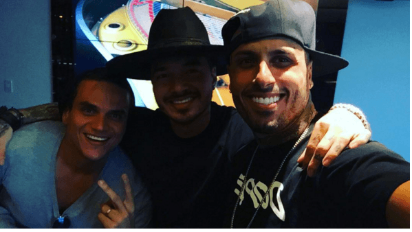 Entre amigos, el intérprete de 'Ginza', junto a Nicky Jam.