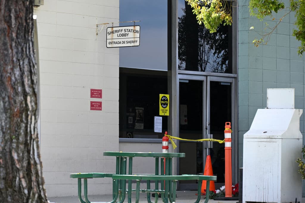 A las 7:25 p.m. del domingo 24 de marzo, los tíos de la adolescente pidieron ayuda a las autoridades, pues entendían que la menor estaba sufriendo una crisis de salud mental. Mientras los agentes se dirigían a la residencia en La Puente,
<b> </b>Johanna González
<b> </b>llegó a la estación del Departamento del Sheriff de Los Ángeles, en City of Industry.