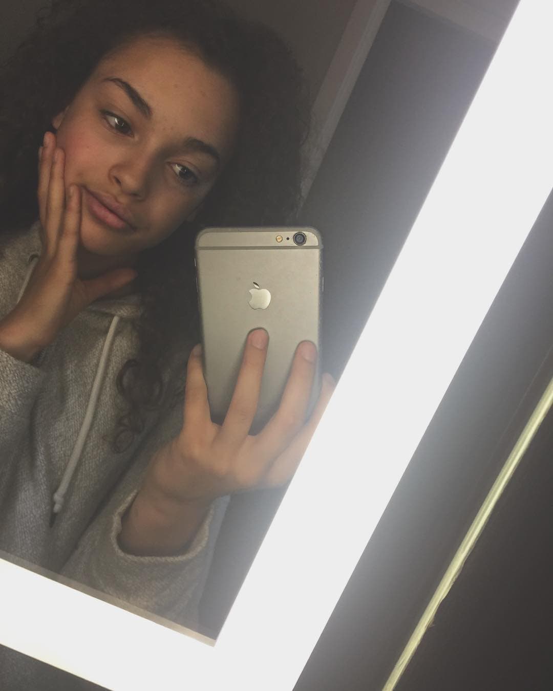 La actriz de CBBC (canal infantil de la BBC), quien que actuó junto a Tom Hanks y Halle Berry en la película ‘Cloud atlas’, 
<b><a href="https://www.univision.com/famosos/muere-repentinamente-a-los-16-anos-estrella-de-la-television-infantil-britanica-video">murió el pasado 7 de abril</a></b>.