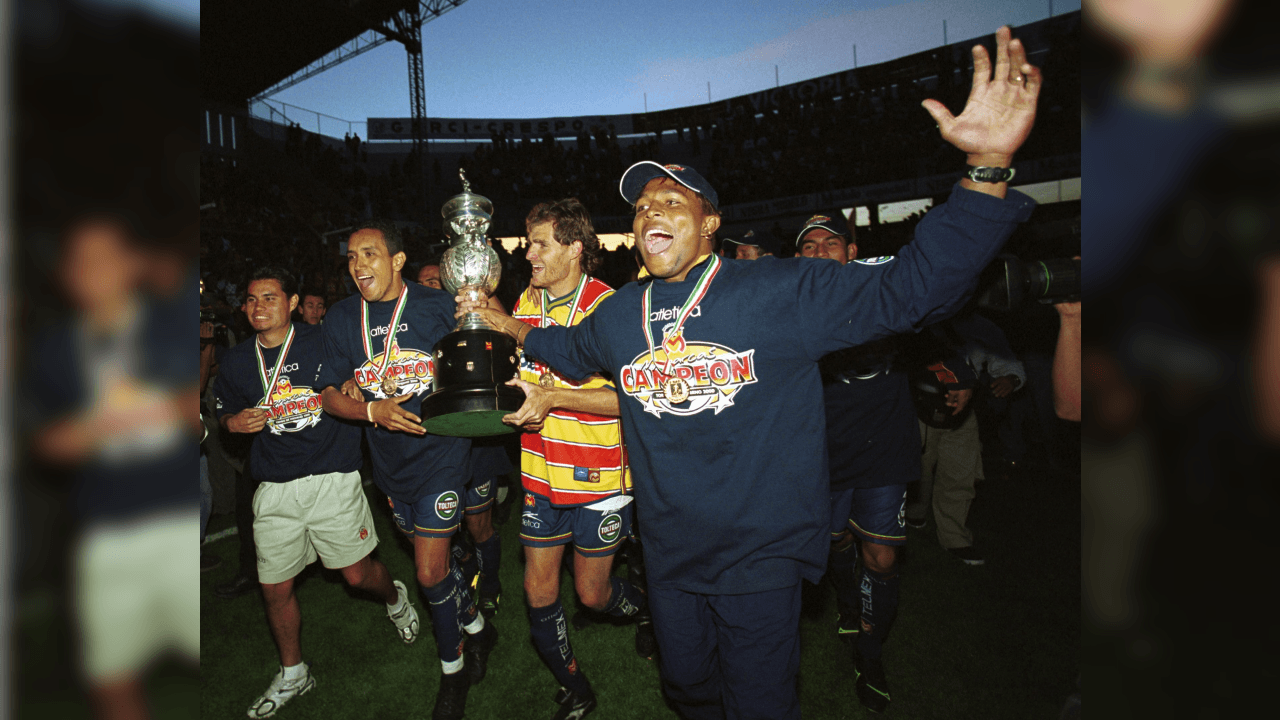 <b>El único</b>
<br>Aquel campeonato de Monarcas Morelia fue el primero y el único en la historia.