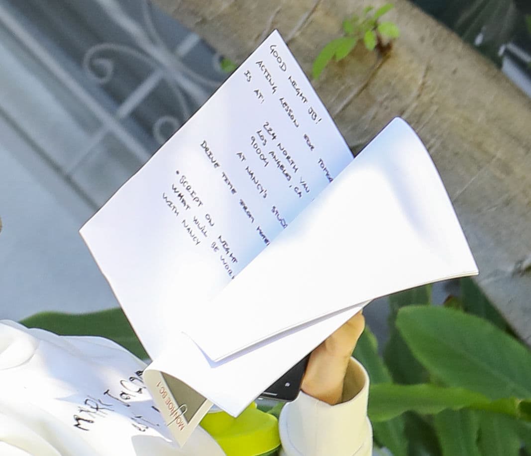 El artista no tenía excusas para faltar a su clase, pues le dejaron por escrito hasta el tiempo que le tomaría manejar al estudio de Nancy.