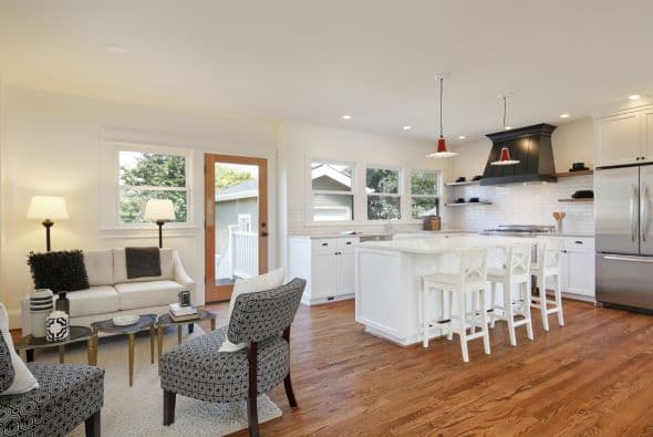 Nórdico. Piensa en Noruega, Suecia y Finlandia, ¿qué ves? La madera es la protagonista en este estilo, sobre todo variedades claras como la del haya.