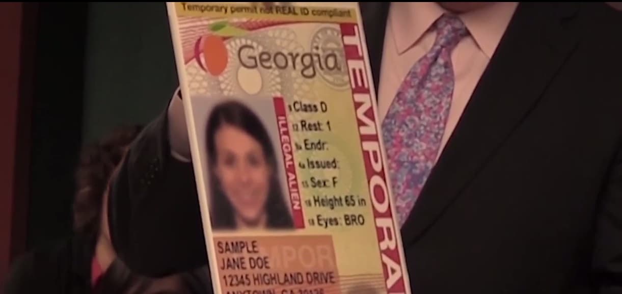 Representantes de Georgia impulsan medida discriminatoria para colocar una etiqueta en las licencias de los inmigrantes 