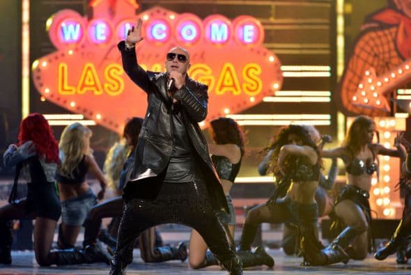 El reggaetonero, llega al programa para deleitar al público con su más reciente éxito como solista, 'Adrenalina'