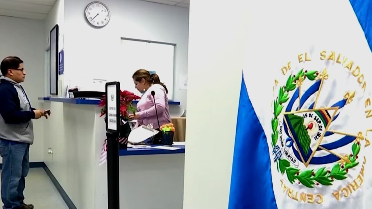 "Esperando un milagro": Salvadoreños con TPS enfrentan el dilema entre quedarse o regresar