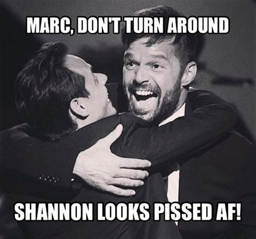 "Marc, no voltees, que Shannon se ve muuuy enojada", dice Ricky en este meme.