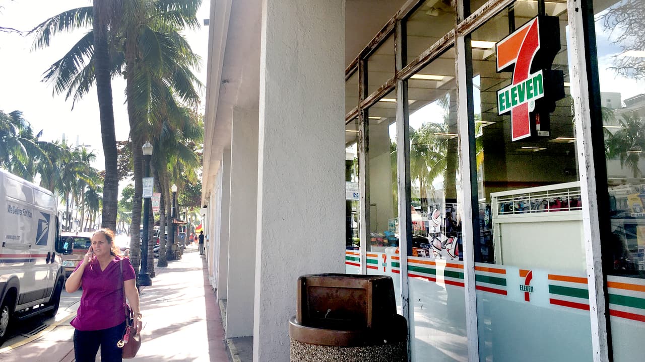 Agentes de ICE volverán a 7-Eleven por documentación de empleados