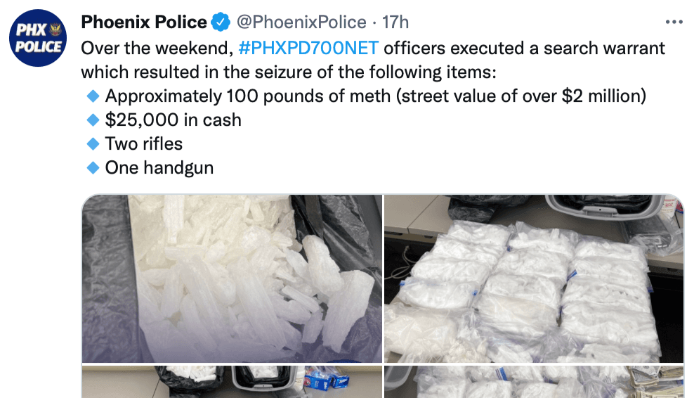Apenas este miércoles, el Departamento de Policía de Phoenix dio a conocer un allanamiento que llevó a una incautación de drogas, armas y miles de dólares.