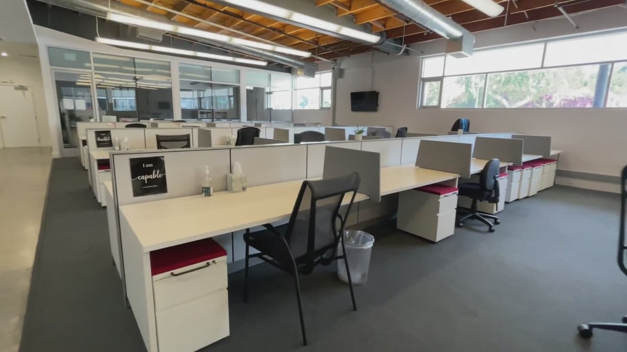 Ofrecen capacitación gratis en carreras tecnológicas para jóvenes estudiantes de Los Ángeles