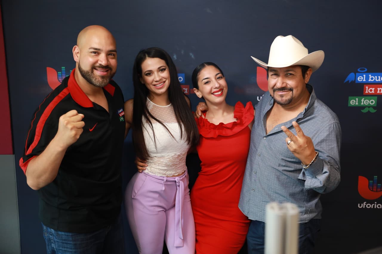 Después de 2 años saliendo al aire junto a ellos,
<b>Mafer </b>por fin conoció en persona a
<b>El Bueno, La Mala y El Feo</b>.