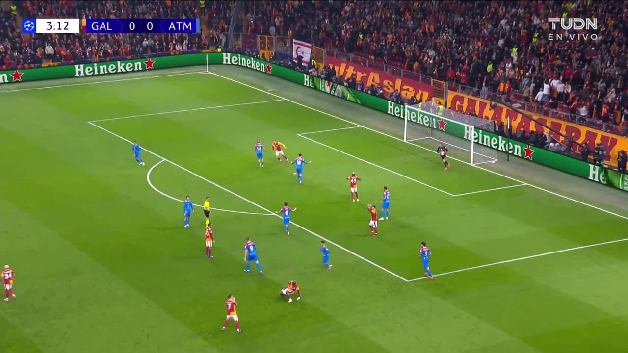 ¡GOL!  anota para Atlético de Madrid. Giuliano Simeone