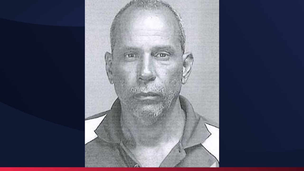 Arrestan vestido de mujer a hombre acusado por asesinato