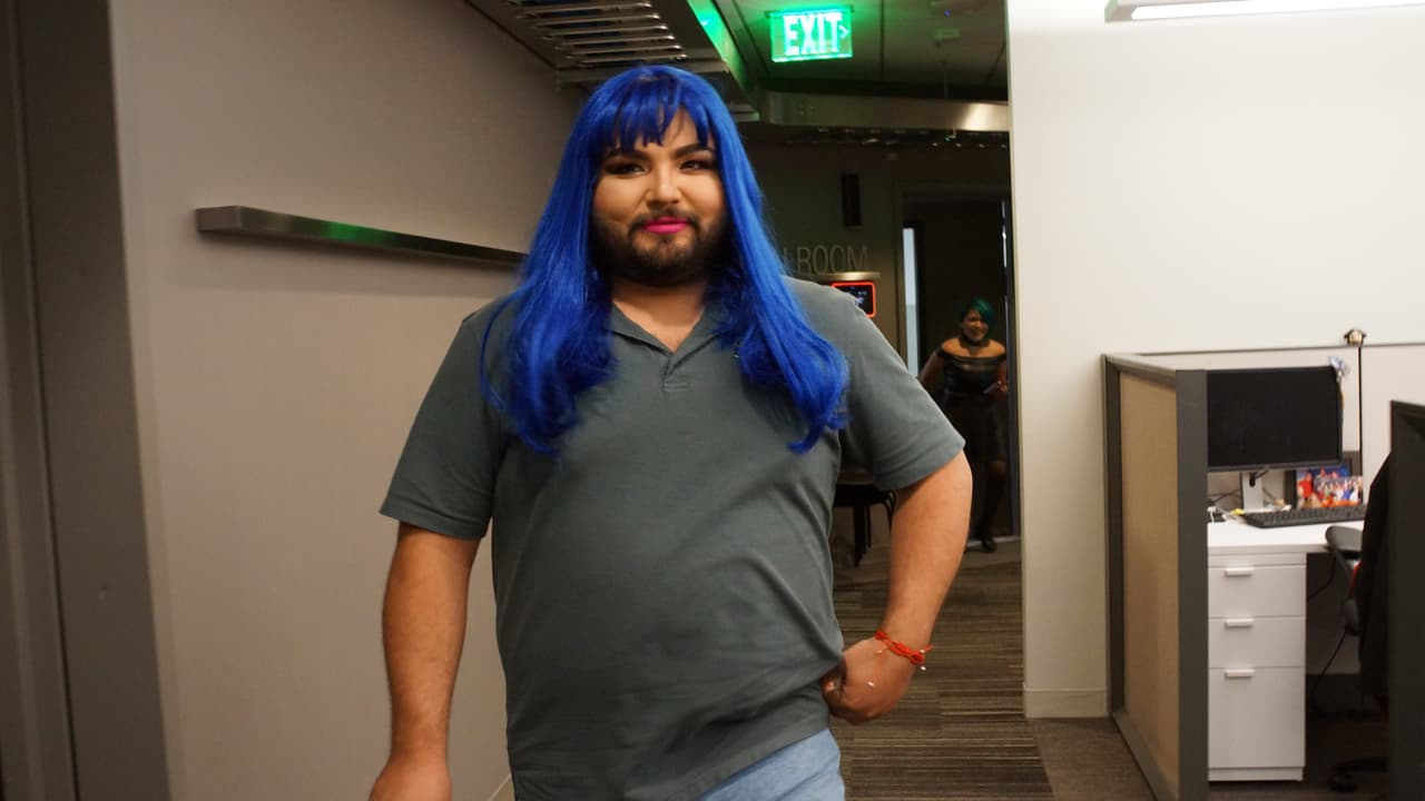 El Tambochi pago la apuesta contra El Compa Ivan cambiando de 'look' por un día.