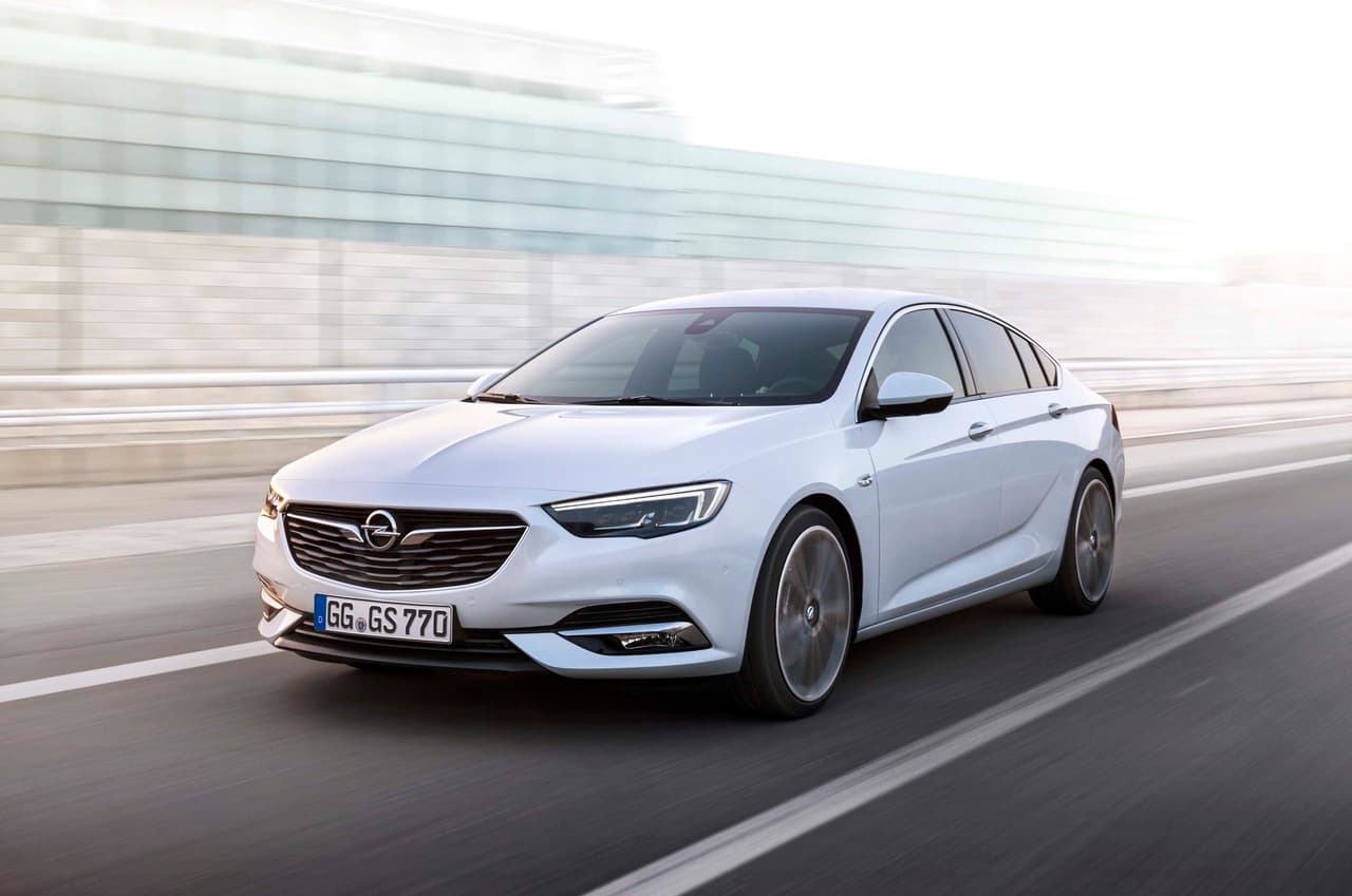 El nuevo Opel Insignia cuenta con una base de ruedas (separación entre los ejes delantero y trasero) que es 
<b>3.6 pulgadas más larga que en el vehículo saliente</b>, lo que según Opel redunda en una cabina más amplia que beneficia especialmente a los pasajeros traseros.