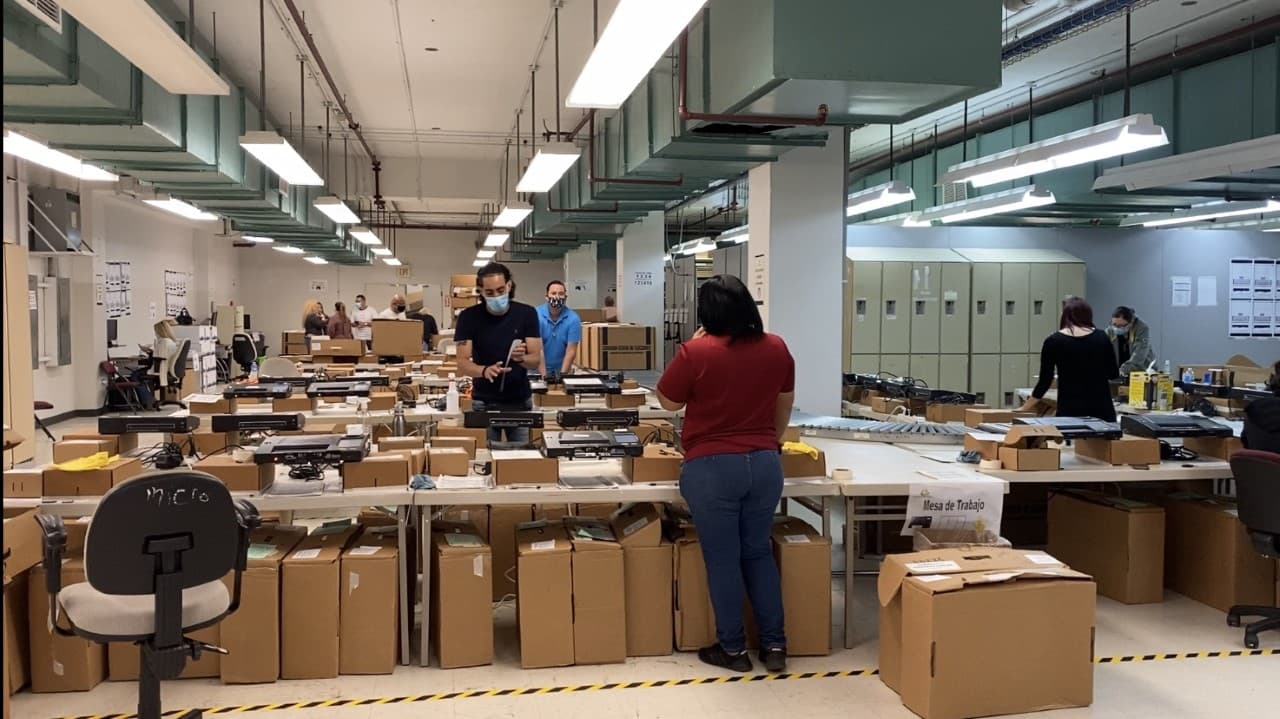 Reunión de emergencia en el Centro de Operaciones de la CEE tras caos con las papeletas 