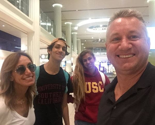 Basta con ver las sonrisas de la familia Estefan para comprobar que están pasando unos inolvidables días.