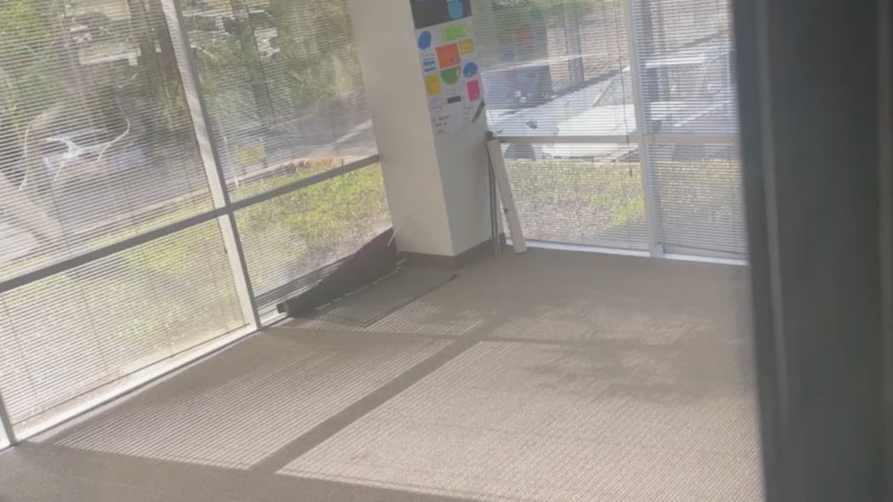 Esta era la sede de las supuestas clases de inglés en Irving, donde los alumnos sólo recibieron dos clases y luego desapareció.