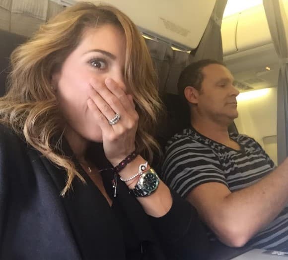 Karla Martínez:"Me toco sentarme al lado de un famoso!!! Creo que esta mejor en persona!!!" (Septiembre 14, 2016)