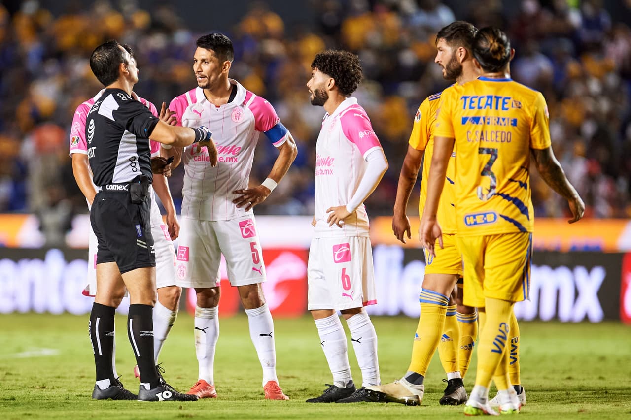 Con doblete de André-Pierre Gignac, Tigres venció a Chivas en el ‘Volcán’ y se metió de lleno en los puestos por calificar directo a Cuartos de Final, mientras que el Rebaño Sagrado está al borde del rotundo fracaso.