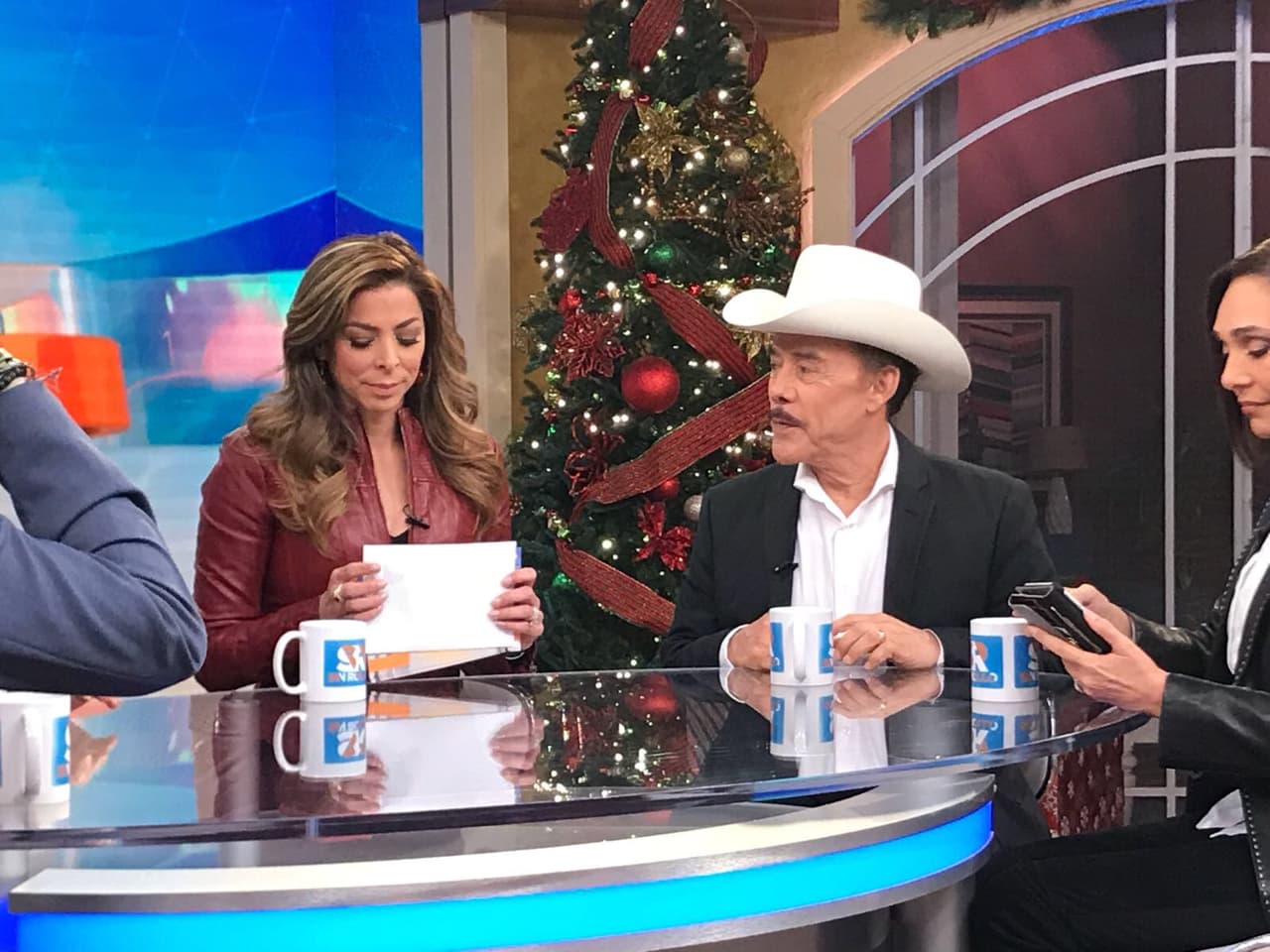 El patriarca de la familia Rivera compartió su experiencia comentando los temas de esta mañana.