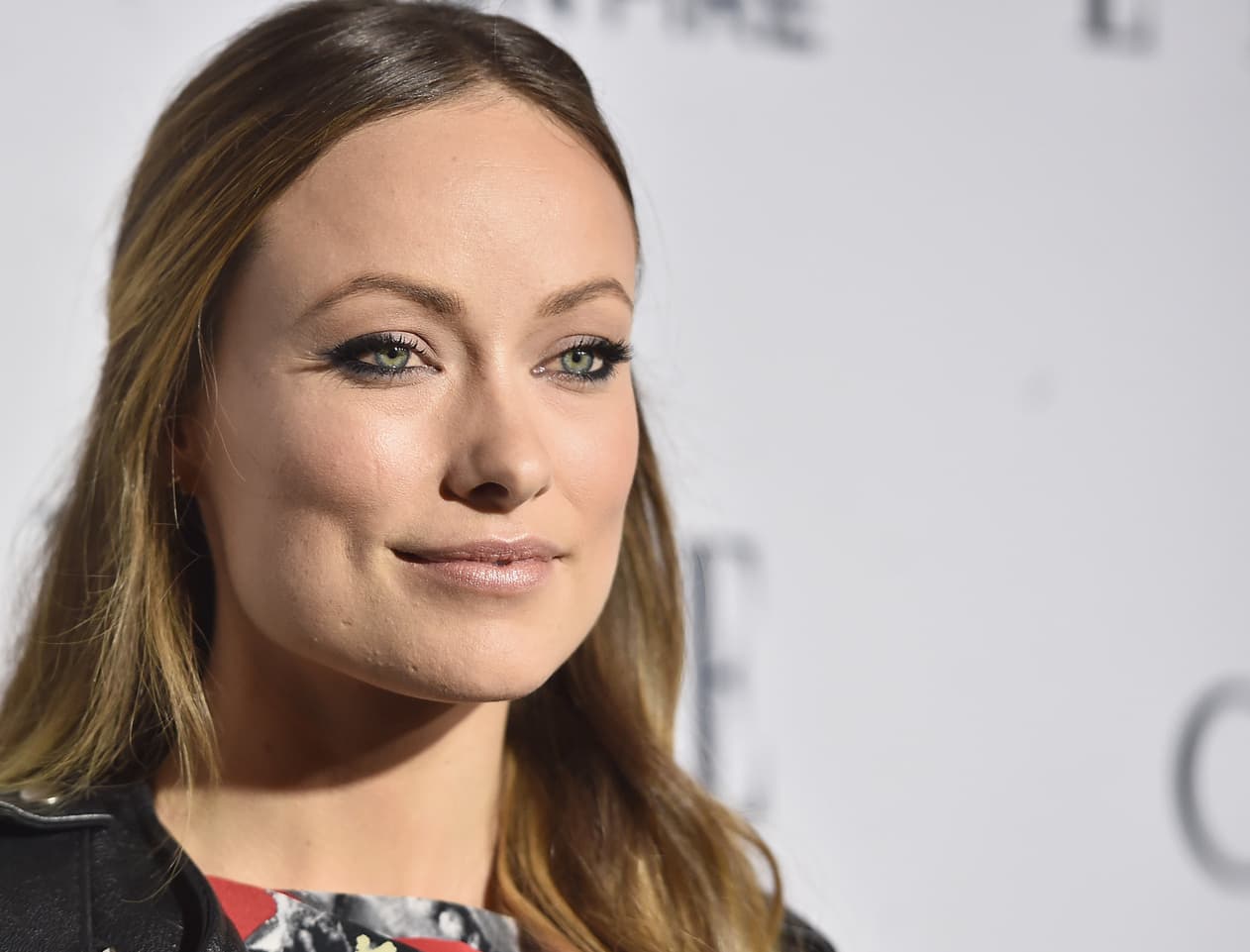 <b>Olivia Wilde, actriz</b>. "Faltan ocho días para la #WomensMarch. Todos son bienvenidos, hombres incluidos",
<b> <a href="https://twitter.com/oliviawilde/status/819903205974900737?ref_src=twsrc%5Etfw">escribió en su cuenta de Twitter</a></b>. Además del mensaje, publicó un link con los principios de la marcha que tiene como lema: "los derechos de las mujeres son derechos humanos y los derechos humanos son los derechos de las mujeres".
<b> <a href="https://www.womensmarch.com/principles/">Las principales motivaciones para marchar</a></b>: acabar con la violencia, proteger los derechos reproductivos, LGBT, civiles, de los trabajadores, de los discapacitados y de los inmigrantes, y la justicia ambiental.