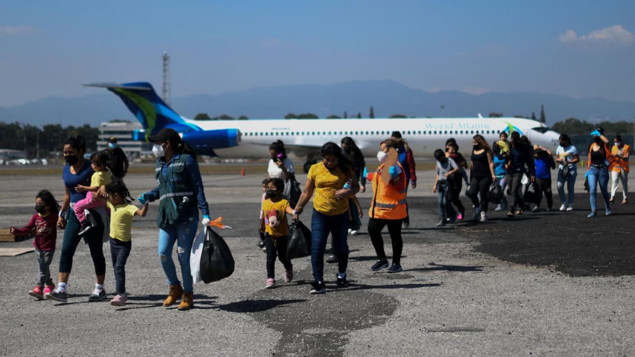 Por qué EEUU está deportando a venezolanos directamente a Colombia