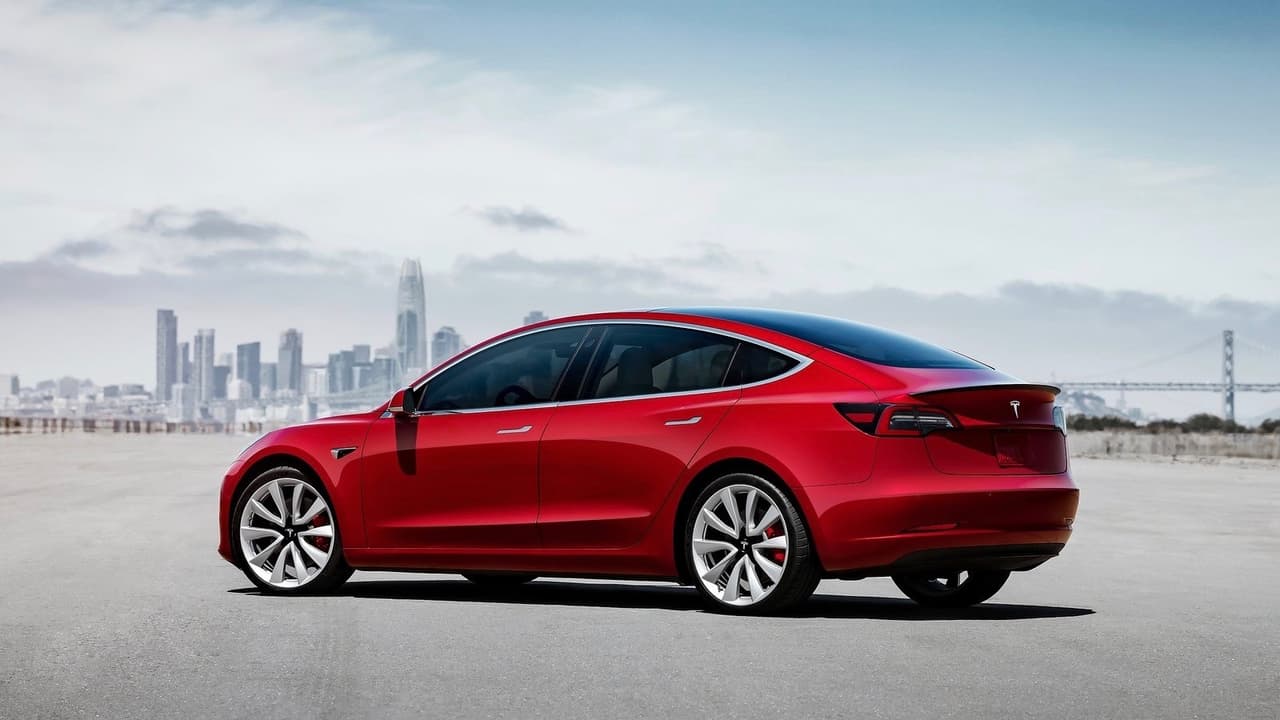 A menos de un año de su lanzamiento, el Tesla Model 3 ya es el sedán de marca estadounidense más vendido en EEUU.