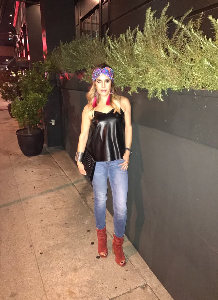 Las noches de rumba en el verano, son mejor cuando no tienes que preocuparte por cubrir tus brazos.