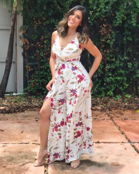 El estampado de flores es fácil de combinar y le da un toque chic, femenino y genial a tu outfit.