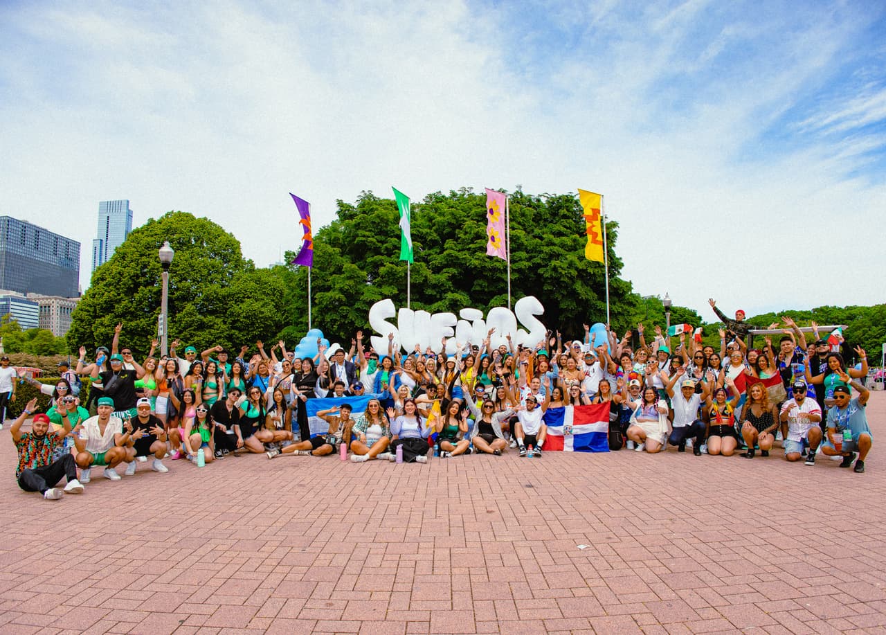 Este sábado, miles de personas llegaron a Grant Park para disfrutar del buen tiempo en un día soleado y con mucho baile, en el que fue el primer día del Festival Sueños Chicago.