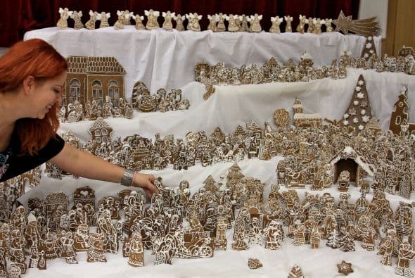 Fue un arduo trabajo pero bien vale la pena después de ver la obra terminada. Petra Horakova se preocupa para que todas las piezas se puedan observar bien y estén en su lugar correcto.