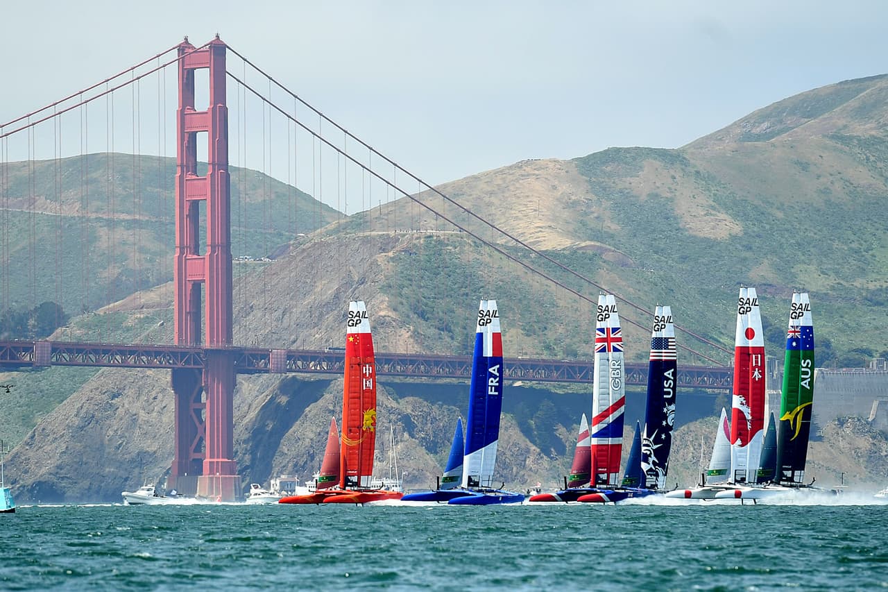 <b>San Francisco.</b> Empatado en el primer lugar, el condado de San Francisco es sede de varias empresas de tecnología, como la famosa red social Twitter, además de ser
<a href="https://www.univision.com/local/san-francisco-kdtv/un-escenario-de-protestas-postales-y-peliculas-el-imponente-puente-golden-gate-cumple-82-anos-fotos" target="_blank">la casa oficial del Golden Gate.</a> En este condado una familia debe ganar $127,000 anuales para poder rentar un apartamento a precio de mercado.