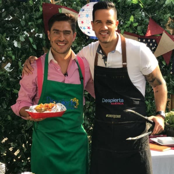 Rodolfo Landeros mostró sus habilidades en el arte culinario y hasta pidió consejos al chef Jesús.