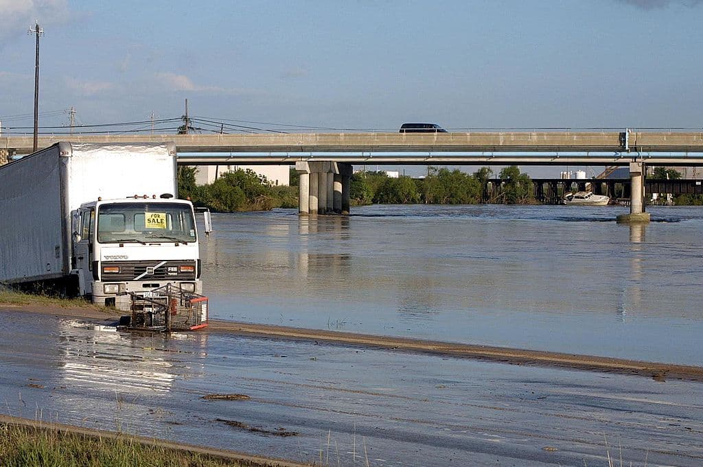 <b>Tormenta tropical Allison, 2001.</b> Sus restos causaron estragos durante días tras su llegada a tierra en junio de 2001, especialmente en Houston.