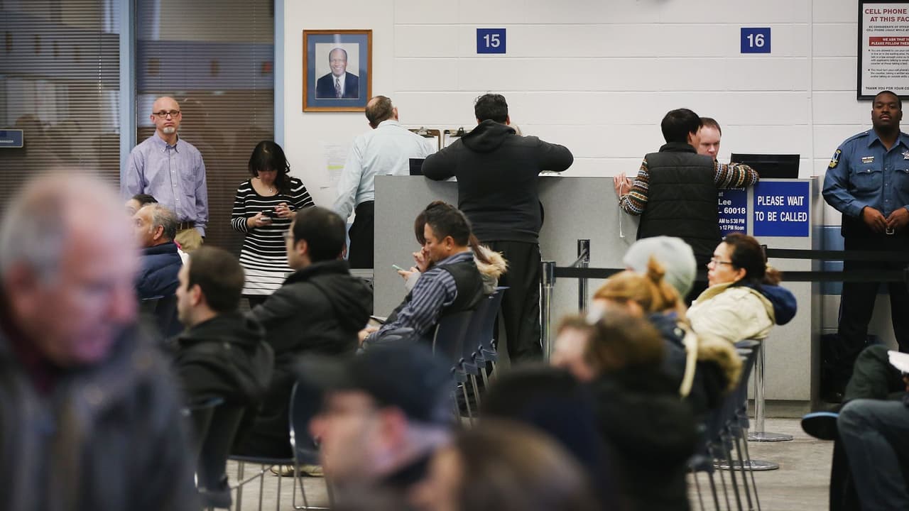 De licencia de conducir para indocumentados a aumentos de salarios: las nuevas leyes que entraron en vigor en julio y cómo te afectan 