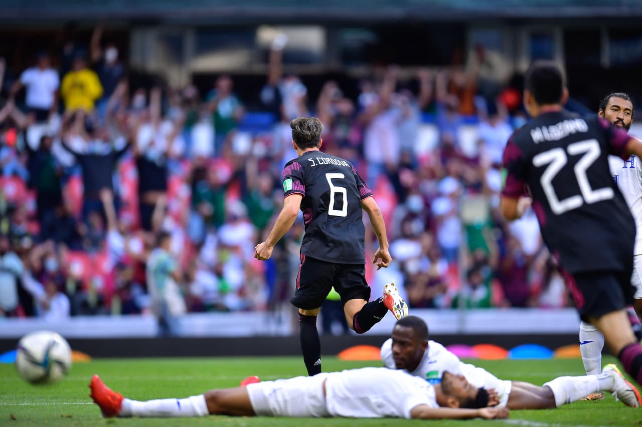 El hombre de las Águilas aprovechó varios rebotes para anotar al 18'.