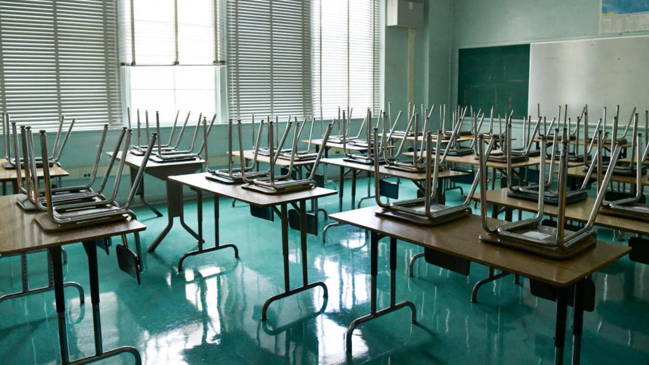 En California más de 150,000 estudiantes dejaron de ir a la escuela tras la pandemia: estos serían los motivos