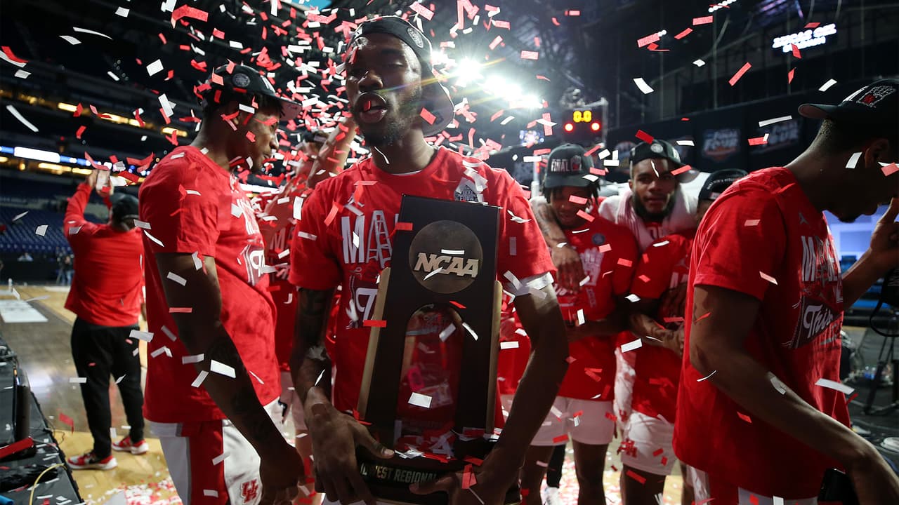 Houston venció 67 - 61 logrando una hazaña histórica por ser la primera vez que clasifican en 37 años.